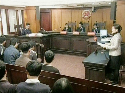 luật sư tranh tụng tại tòa